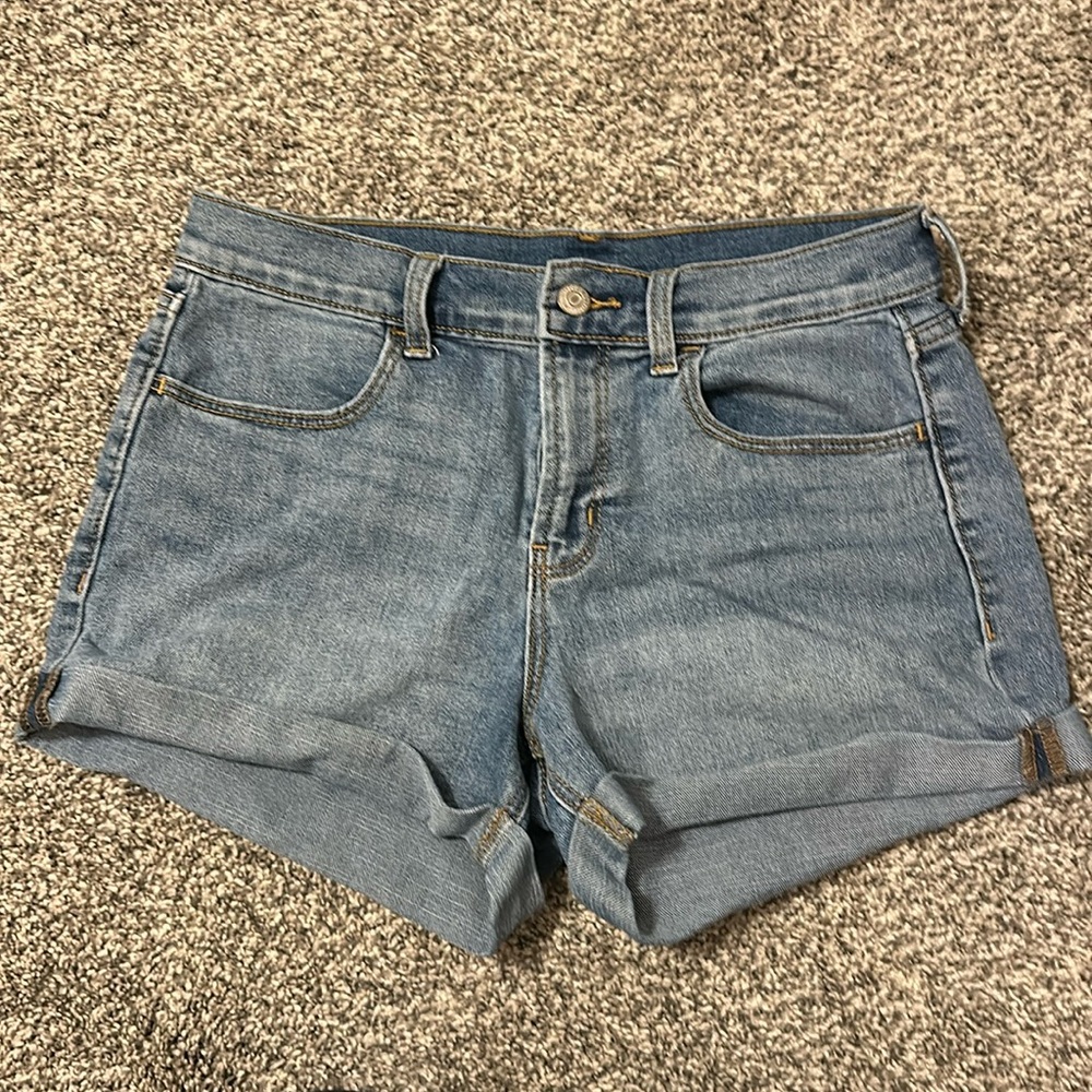 Old Navy Mid-Rise Mom Shorts with Folded Edge, Size 4, Medium Light Wash